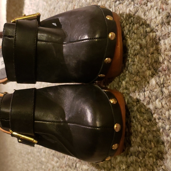 **BRAND NEW** Steve Madden Leather and Wooden Heels w/ Gold Studs Size 6 1/2 US - Picture 2 of 7